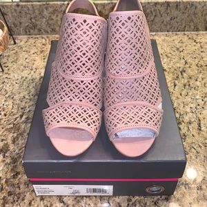 VINCE CAMUTO Ekanya Heather Rose w Nubuck Leather